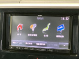 多彩な情報を表示するモニターは、運転をサポートする頼もしい相棒です。車両情報や設定変更も直感的に操作可能。快適なドライブに貢献します。