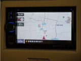 クラリオン製ナビ(NX403)が装備されているので、普段の使い勝手もロングドライブも快適です。