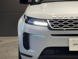 フロント、リアすべてのエクステリアライトにLEDライトを標準装備。LEDライトは長寿命で消費電力も少なく、燃費の向上につながります。また、自然光に近い光を放ち、夜間運転の疲労を軽します。