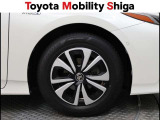 シンプルなデザインの純正アルミホイールです。落ち着いたデザインですので車体と一体感があります。