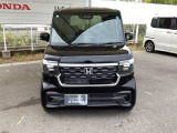 お客様に安全で快適なカーライフをお送りいただくために、中古車にも高いレベルの品質基準を設け、その基準に従って、全ての中古車について納車前整備を実施しています。