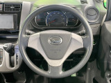 インテリアに合わせたデザインのステアリングは、運転される方のことも考え、運転しやすい形状、大きさです。是非一度、実際に触ってお確かめください。