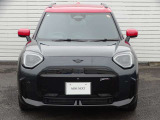 ご納車前には、MINIを熟知したメカニックによる100項目の点検・整備を行います。不具合箇所、交換時期に達している部品に関しましては、全て当社負担で交換してからのご納車となります。