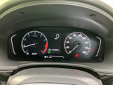視認性の高いメーター類で、運転に必要な情報を的確に把握できます。運転に集中できる、シンプルで機能的なデザインです。