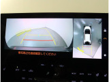 車両の前後左右に搭載されたカメラの映像を合成し、車を上から見下ろしているような映像をミニターに映し出すシステムのパノラミックビューモニター搭載!