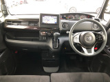 【インパネ全体】手が届きやすく、どなたでも運転しやすいです。シンプルで使いやすい設計になっています!