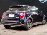 トランクルームにはカバーが付いており。目隠しや盗難防止などの効果が御座います。
