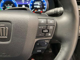 前方の車との車間を設定し、スピードを上げたり緩めたりを自動で行ってくれる追尾式の「レーダークルーズ」。上級装備の一つです!高級車にしかつかない嬉しい機能です。