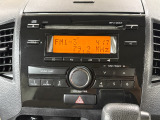 センターパネルにスッキリと収まった純正オーディオ(CD再生AM/FMチューナー)です!お気に入りの音楽・ラジオを聴きながら楽しいドライブをお楽しみくださいね♪