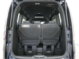 タテにもヨコにもワイドなテールゲート開口部と、低い開口部地上高により、重い荷物も簡単に積み込むことができます。広いラゲッジスペースで、普段使いから旅行まで、ざまざまなシーンで大活躍です。