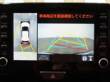パノラミックビューモニター付きです。車両を上から見たような映像をディスプレイオーディオ画面に表示。運転席からの目視だけでは見にくい、車両周辺の状況をリアルタイムでしっかり確認できます。