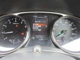 エマージェンシーブレーキは、 約10〜80km/h の範囲で前方の車両や歩行者と衝突する可能性がある場合に作動し、自動的に停止又は減速することにより 衝突回避や衝突被害の軽減を図ります。