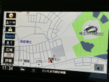 見やすい地図画面で、目的地までスムーズに案内します。渋滞情報もリアルタイムで確認できるので、安心して運転に集中できます。