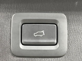 【パワーバックドア】スマートキーや運転席のボタンを押すだけでリアゲートが自動で開閉します!荷物を持っている時や、高い位置にあるバックドアを閉める際に便利な機能です♪