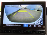 リアワイドカメラシステム!従来の視野に加えて、後方側方を約180&deg;まで見えるワイドビューと、後方を真上から見たような視野で駐車時などに便利なトップダウンビューの3つの視野があります!