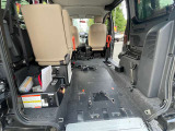車椅子2名、6人乗りです。