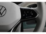 車両データー確認やオーディオコントロールなど手元で操作出来て便利です。