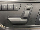 【パワーシート】電動でシートポジションの変更が可能です。手動式より細かくシート設定が可能ですのでより快適な姿勢でドライブを楽しんで頂けるでしょう。