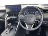 運転席まわりです。 各操作スイッチは使いやすい位置に配置されてます。