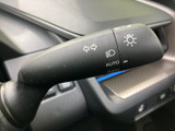 操作しやすい位置に配置されたウインカーレバーは、安全な車線変更をサポート。確実な操作感で、安心して運転できます。