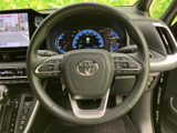 握りやすいステアリングで、快適なドライビングを実現。操作性にも優れており、スムーズな運転をサポートします。こだわりのデザインも魅力です。