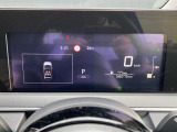 前方ディスプレイには車両情報や設定が表示されます。