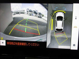 パノラミックビューモニター付きです。車両を上から見たような映像をディスプレイオーディオ画面に表示、運転席からの目線だけでは見にくい、車両周辺の状況をリアルタイムでしっかり確認できます。