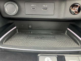 ワイヤレス充電ついてます。スマホを置くだけで充電出来ます。