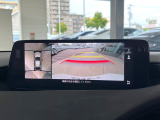 【360&deg;ビューモニター】専用のカメラにより、上から見下ろしたような視点で360度クルマの周囲を確認することができます☆死角部分も確認しやすく、狭い場所での切り返しや駐車もスムーズに行えます。