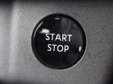【プッシュスタート】キーが車内にあれば、エンジンの始動・停止はブレーキを踏んでスイッチを押すだけ!キーを取り出す手間を省き、ワンプッシュで操作するので簡単でスムーズ!