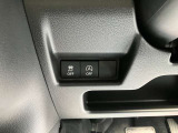 各機能の切り替えボタンは運転席前方の手の届きやすい場所に配置してあります。