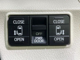 【両側スライドドア】駐車場で隣の車との間隔が狭く乗りにくい時、スライドドアなら安心!ドアオープン時も幅を取らず、開口部が広いので乗り降りがとっても簡単です。大きな荷物の出し入れも後席から可能♪