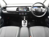 ◆インテリアパネル◆視界広々で非常に運転しやすくロングドライブでも疲れを感じさせないすっきりとまとまったインパネ周りです。