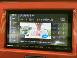 ラジオやCD、USBなど、様々なメディアに対応。お好みの音源を選んで、車内を楽しい空間で満たしましょう。