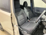 【運転席・助手席転席】運転席の足もともゆったりで長距離ドライブでも快適に★
