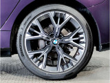 【BMWアロイホイル】軽量かつ強度に拘ったアロイホイル。走行性能ポテンシャルを引き出す設計。車の足元を引き締めてくれる大きなポイントはアロイホイルです。