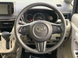 インテリアに合わせたデザインのステアリングは、運転される方のことも考え、運転しやすい形状、大きさです。是非一度、実際に触ってお確かめください。