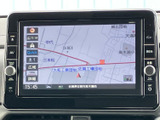 鮮明な地図表示で、目的地までの道順を的確に案内します。渋滞情報もリアルタイムで確認できるので、スムーズな移動が可能です。
