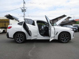 第三者機関AISの車両評価書付きです。キズや修復歴などを専門機関のスタッフがチェックしているため、はじめて輸入車をご検討される方も安心です。