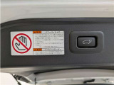 後ろが狭くてもサッと積める。途中で止められる安心のバックドア。後ろの駐車スペースが狭い時に重宝しますよ♪