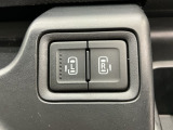 狭い所でも乗り降り楽々な両側電動スライドドアです!簡単にドアの開閉が出来る為女性やお年寄りにも優しく、荷物で手が塞がった時なども大変便利です!