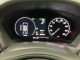 メータは先進的なデジタルメーターを採用!ゆっくりと数字が動くのでとても見やすく表示されます!続可能距離等の情報やHonda SENSINGの注意・警告も表示します!