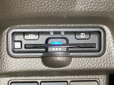 ハンドルの左下にETCがついています。高速道路の料金所の通過も楽々です。 カードの取り出しもしやすい場所についています。
