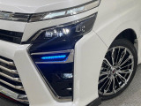 【LEDヘッドライト】悪天候や夜間走行時も良好な視界を確保し安心して運転できる高輝度LEDヘッドライトを装備!点灯速度が早く、消費電力も抑えられています。