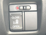 【パワースライドドア】スマートキーや運転席のスイッチでスライドドアの開閉が可能♪電動だから力を入れてドアを開ける必要が無く、小さいお子様でも、重い荷物を持っている時もラクに開け閉めできます♪