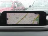 マツダコネクトの8.8インチワイドセンターディスプレイです。『Android Auto』『Apple CarPlay』や独自のコネクテッドサービスに対応したインターフェイスシステムです。