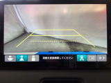 バックでの車庫入れも安心です! リアカメラが付いているバックモニター付のナビを装備しております。操作線もついており距離感も画面から確認できます。
