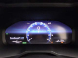 とっても見やすいメーターです。夜間時はラグジュアリーな気分にさせてくれる照明が魅力ですので、夜のドライブも楽しみになりますよ♪