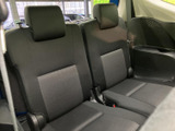 3列目シートも広々とした空間を確保。大人でもゆったりと座れます。多人数乗車時でも快適な移動が可能です。使い勝手の良い空間です。