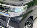 【LEDヘッドライト】悪天候や夜間走行時も良好な視界を確保し安心して運転できる高輝度LEDヘッドライトを装備!点灯速度が早く、消費電力も抑えられています。